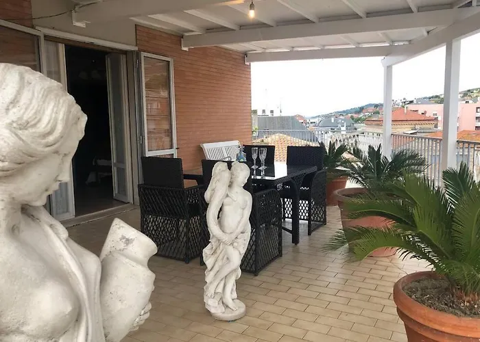 Ampio Attico A 5 Minuti Dal Mare